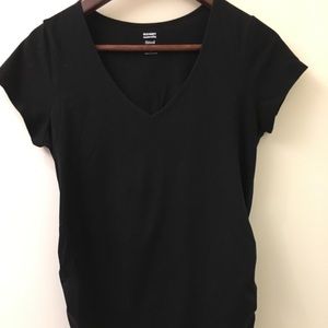 MATERNITY - black ribbed t-shirt
